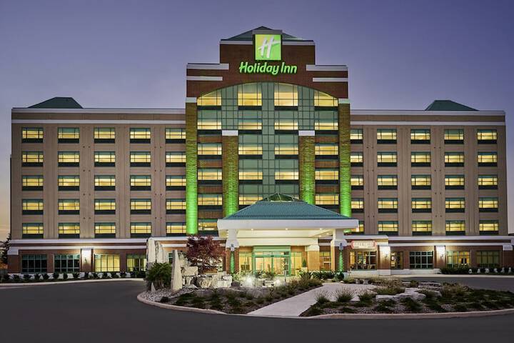 Holiday Inn Hotel & Suites Oakville at Bronte by IHG
