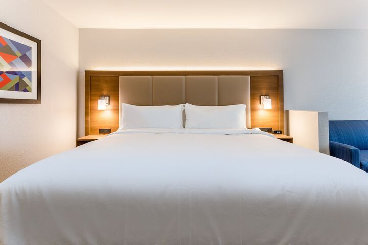 Room 25 of 33