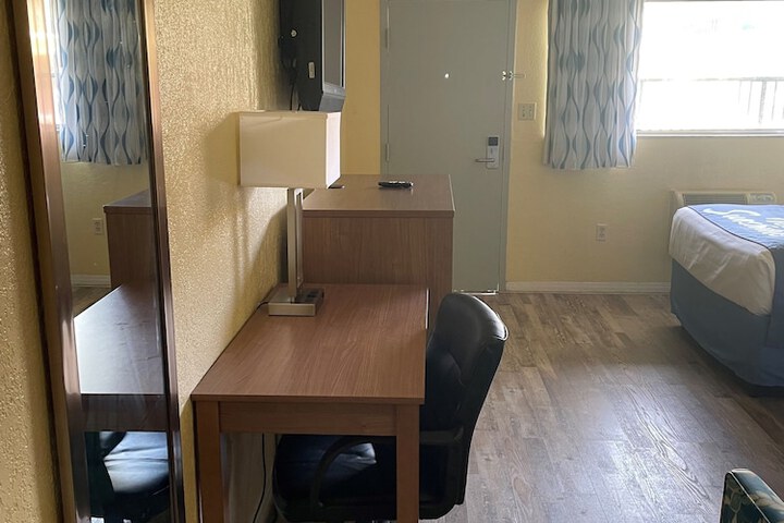 Room 9 of 24
