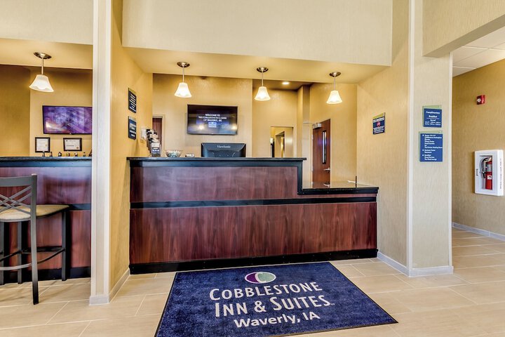 Cobblestone Inn & Suites - Waverly