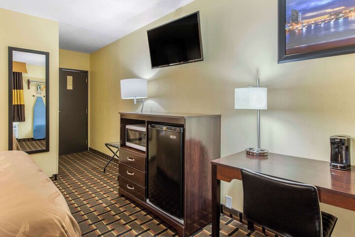 Room 30 of 47