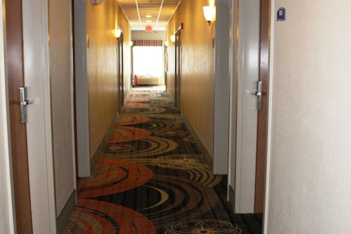 Ballroom/Hall 44 of 47