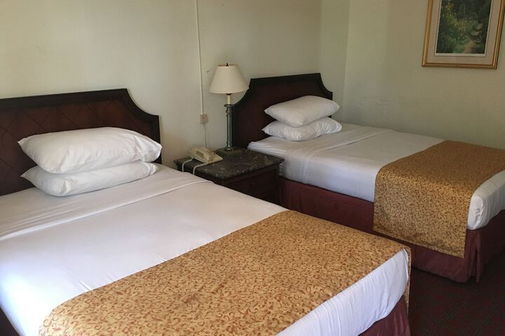 Room 28 of 33