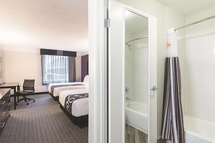 Room 27 of 39