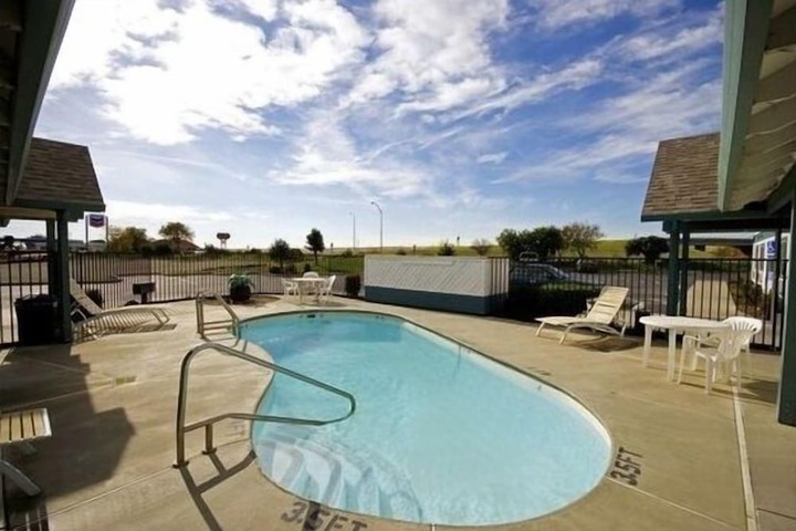 Pool 2 of 13