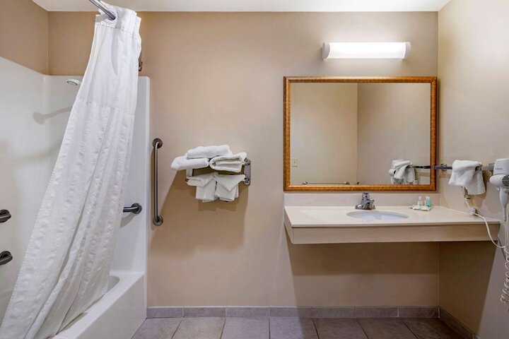 Room 15 of 33
