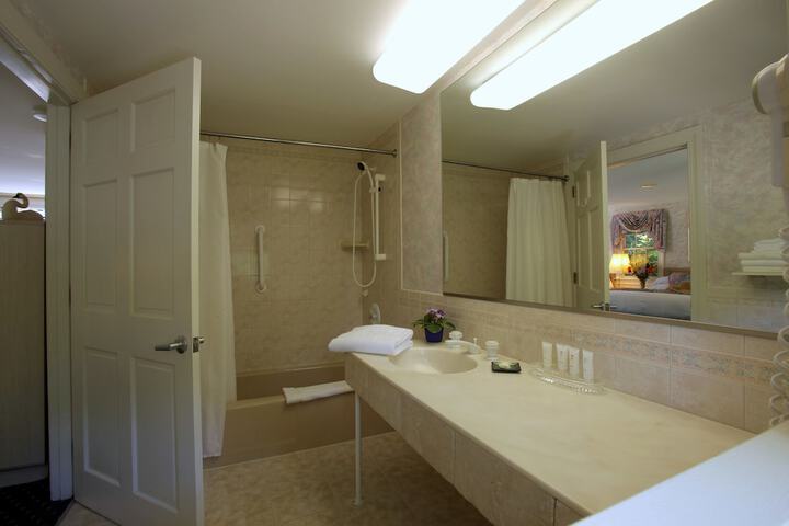 Room 21 of 100