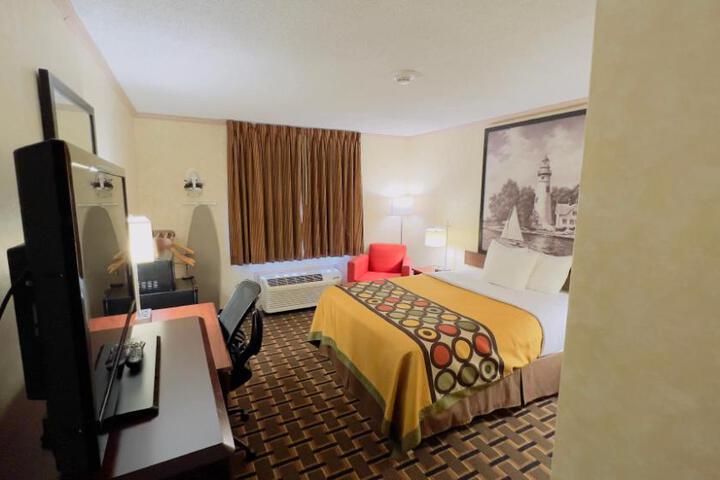 Super 8 Maumee / Toledo OH