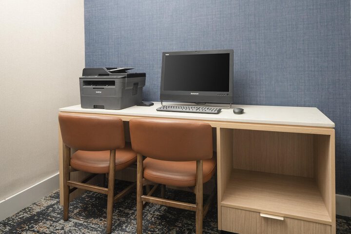 Hyatt Select Richmond / Chester