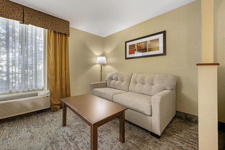 Best Western Plus Prairie Inn