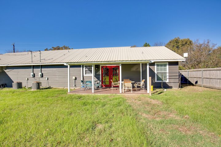 Waterfront Lake Fork Getaway w / Dock Access