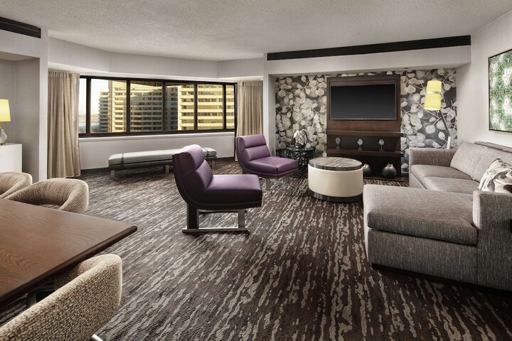 Room 33 of 63