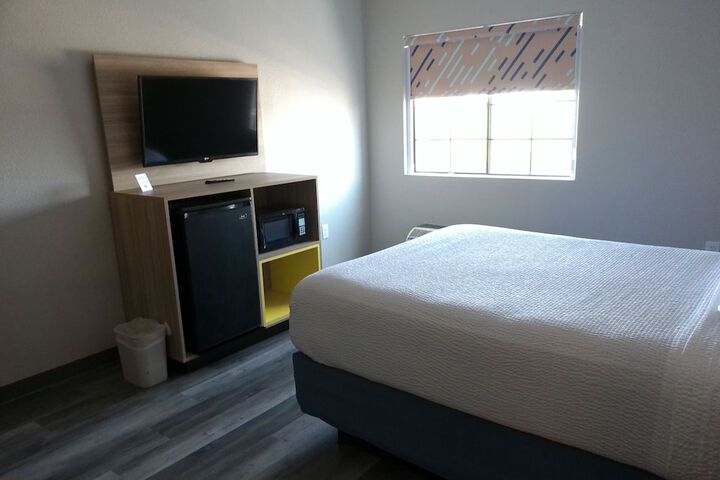 Room 49 of 143