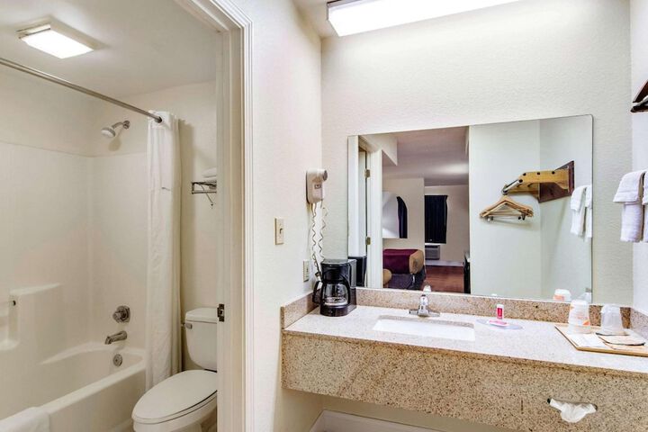 Room 8 of 29