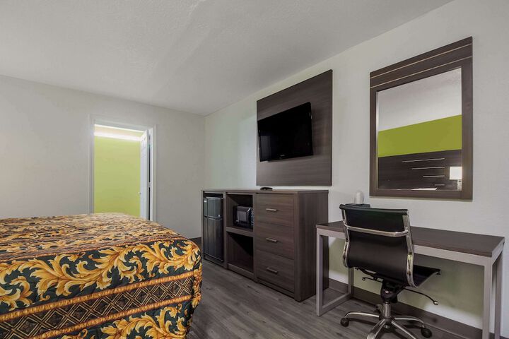 Room 14 of 32