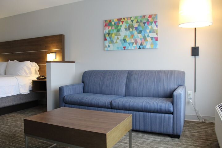Room 32 of 59