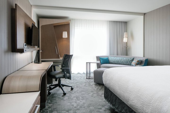 Room 27 of 48