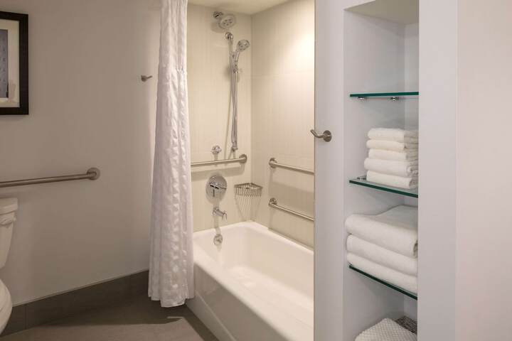 DoubleTree by Hilton Pittsburgh - Cranberry