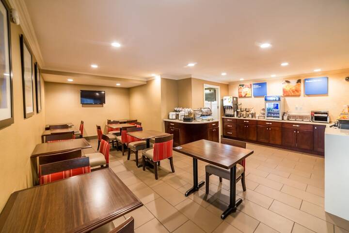 Breakfast/Coffee Service 128 of 136