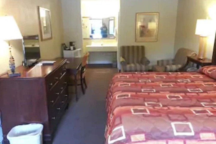 Room 10 of 21