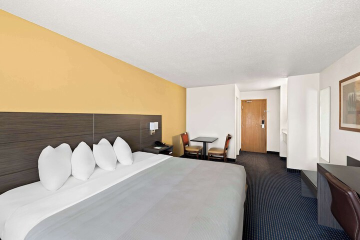 Room 42 of 61