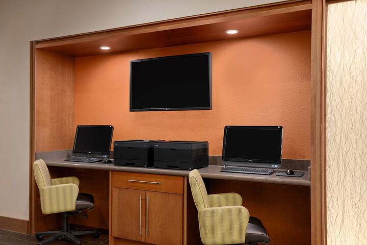 Business Center 36 of 36