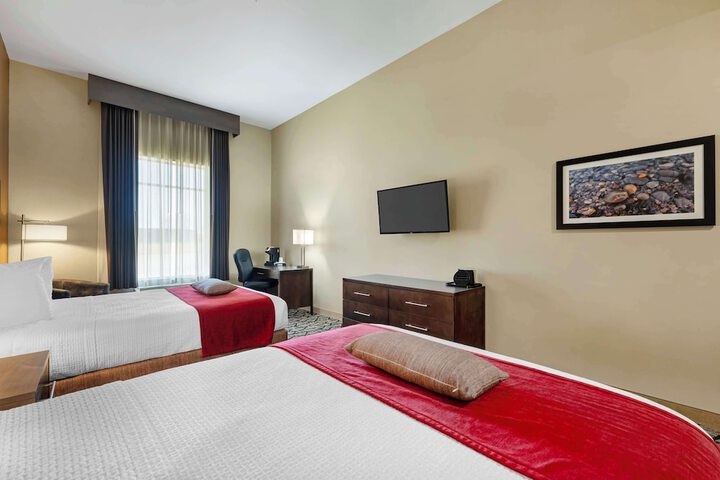 Best Western Plus Lakeview Hotel