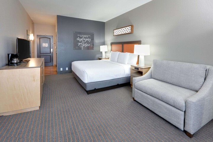 Room 16 of 32