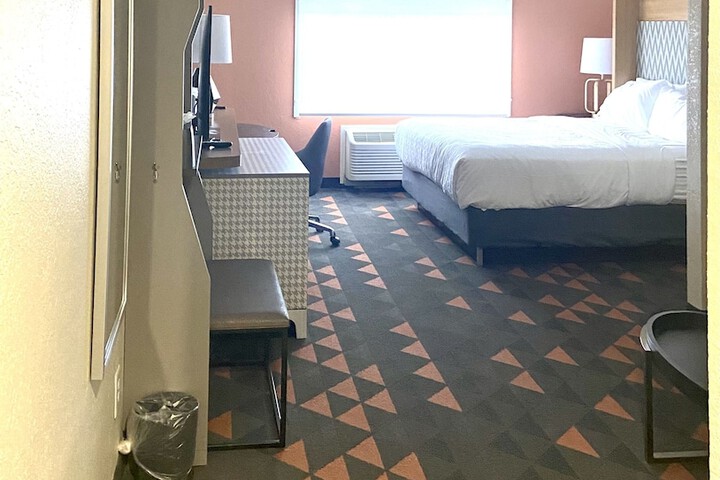 Room 70 of 95