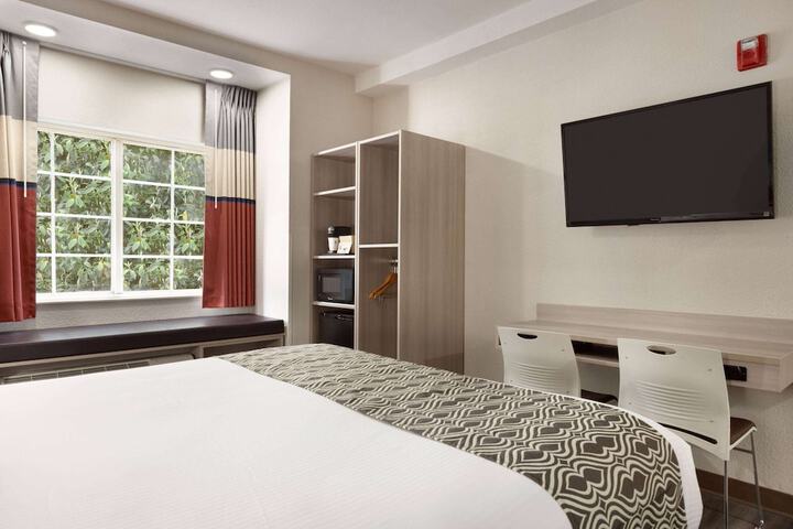 Room 32 of 53