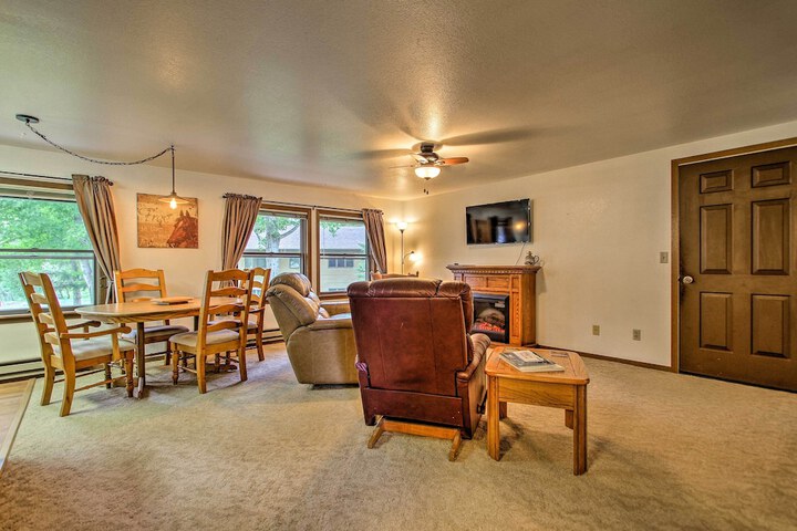 Cozy Anglers Apt - Steps to Trout Fishing River!