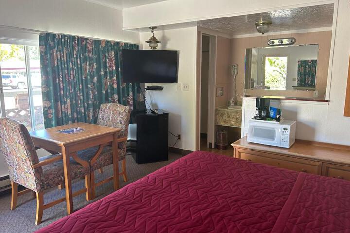 Redwood Arms Motel