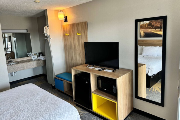 Room 16 of 41