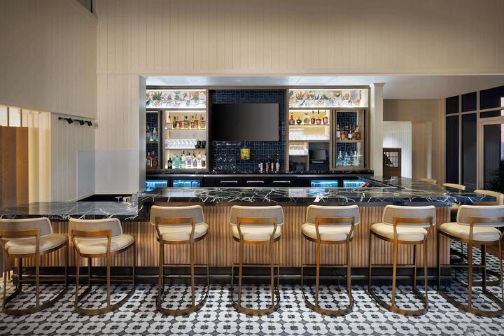 Lounge 79 of 88