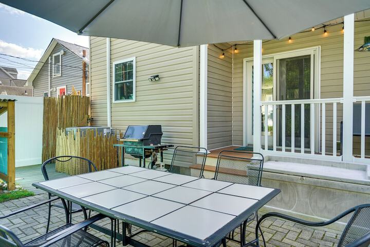 The 1818 Home w / Porch & Grill - 1 Mi to Beach!