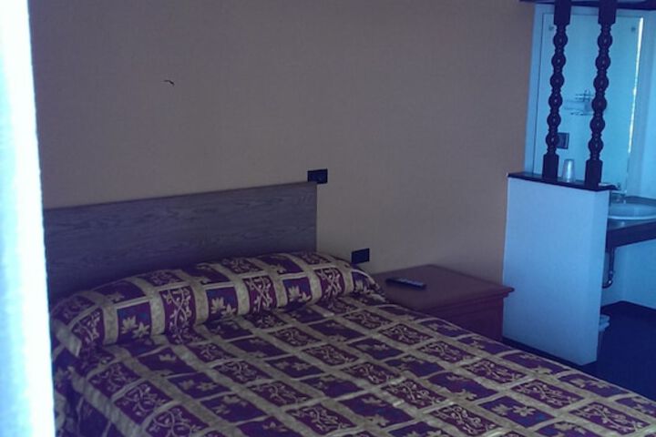 Room 15 of 18