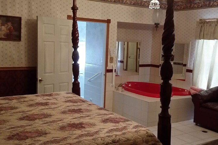 Chestnut Charm Bed & Breakfast