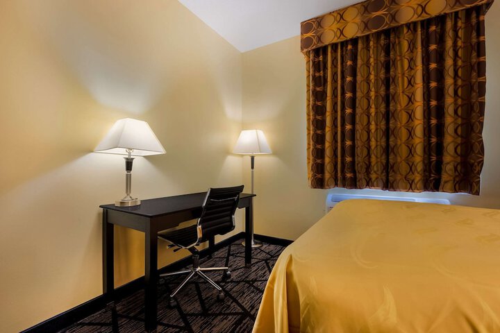 Room 32 of 37