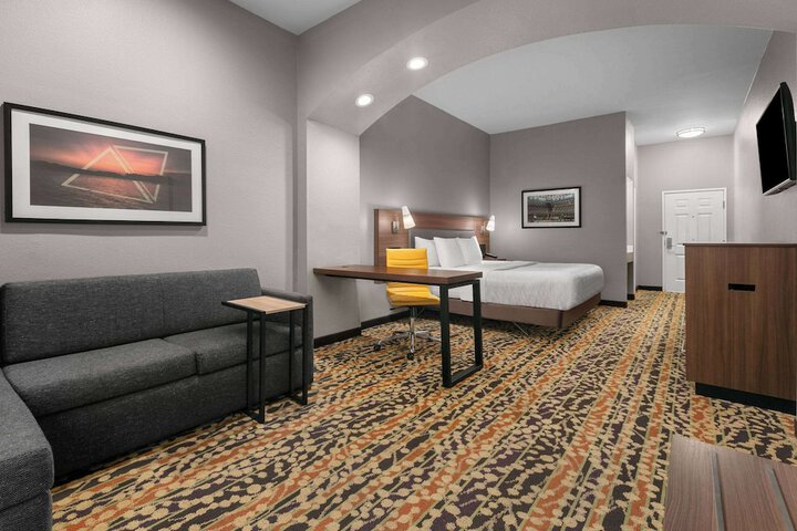 Room 13 of 34