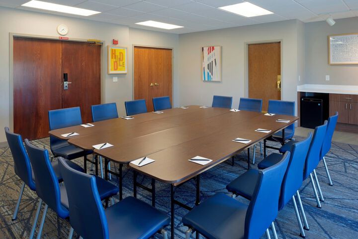 Holiday Inn Express Hotel & Suites Fort Atkinson by IHG