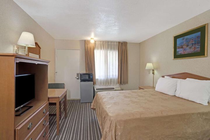 Room 9 of 37