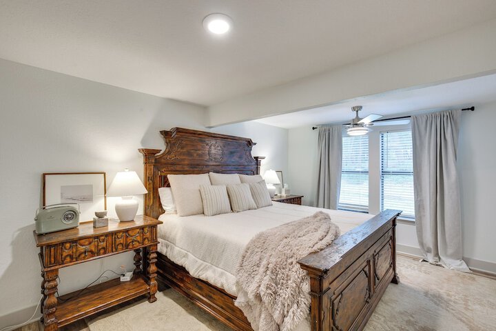 Pickleball / sport Court: Spacious Kemp Home!