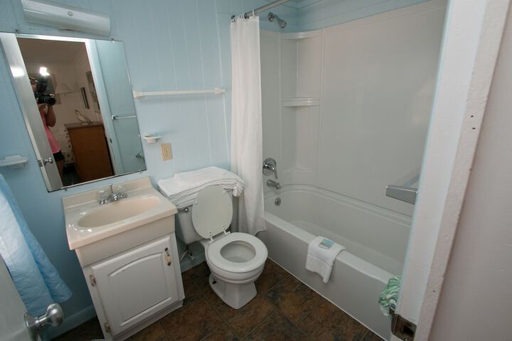 Room 28 of 156