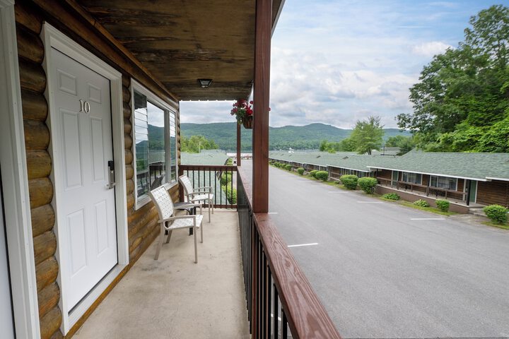 Scottys Lakeside Resort