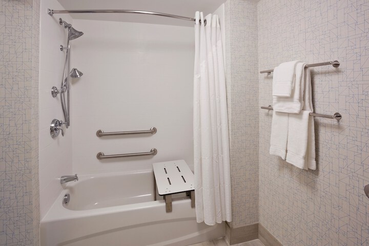 Holiday Inn Express Roseville-St. Paul by IHG
