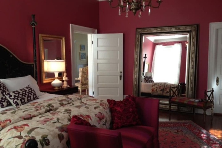 Room 32 of 83