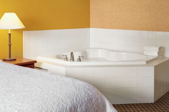 Hot Tub 33 of 34
