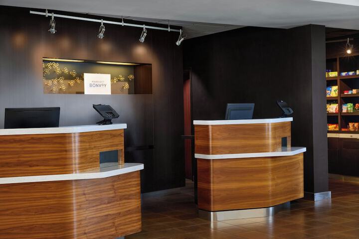 Courtyard by Marriott St. Louis Westport Plaza