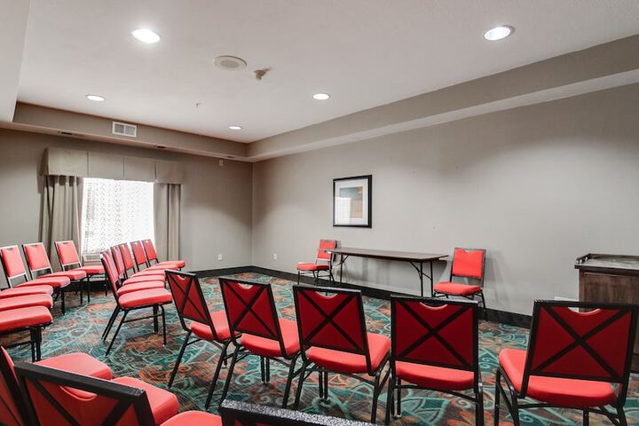 Holiday Inn Express Hotel & Suites St. Cloud by IHG