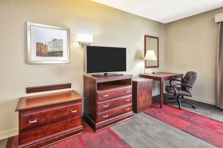 Room 17 of 37